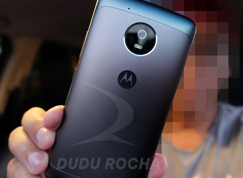 Moto G5 with metal back, fingerprint sensor surfaces in