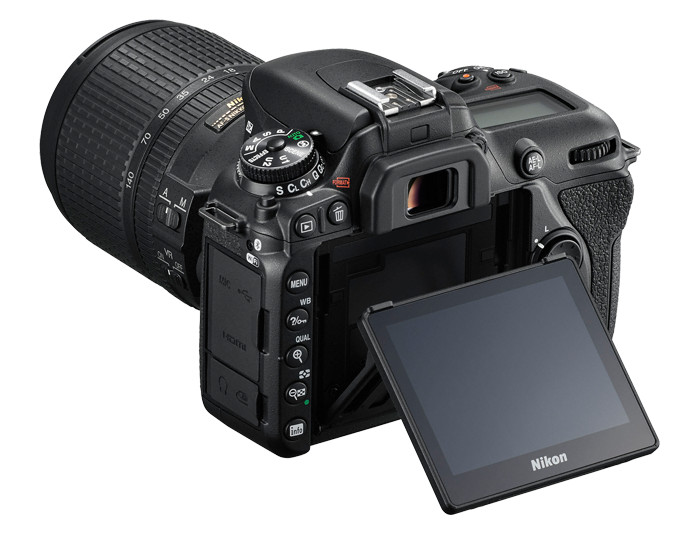 Nikon D7500 titling display