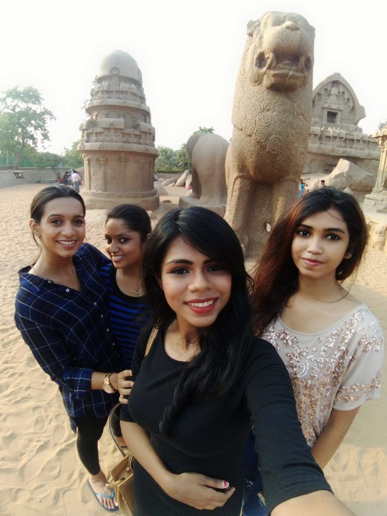 Oppo-F3-Group-Selfie