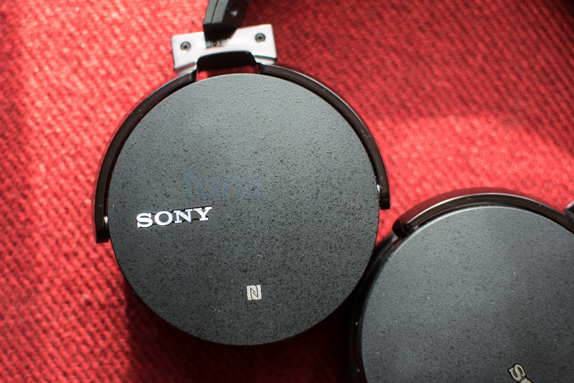 Sony headphones online xb950b1