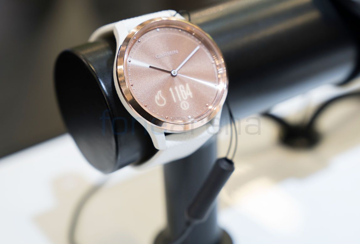 Garmin vivomove hr watch hands outlet wrong