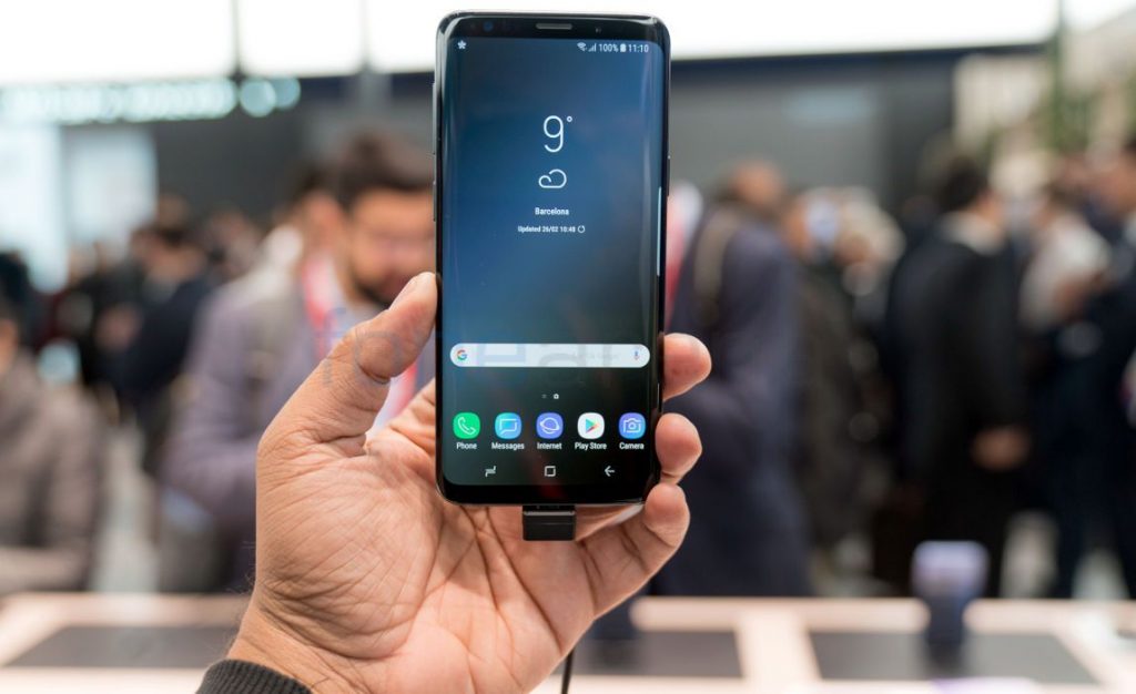 Samsung galaxy s9 plus hi-res stock photography and images - Alamy