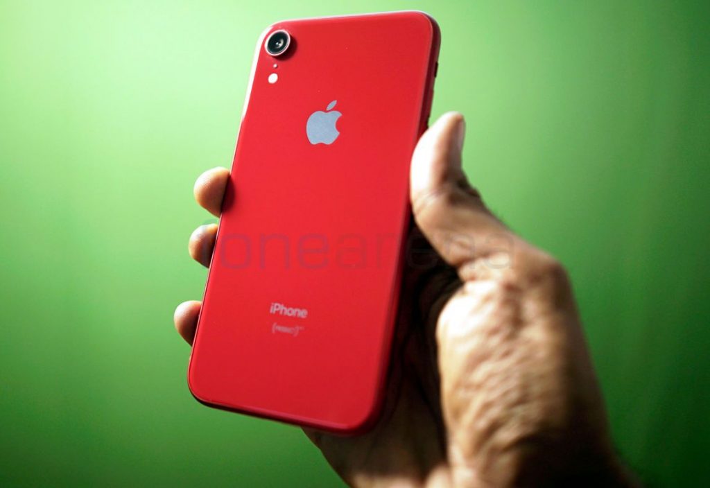 iphone xr red in hand