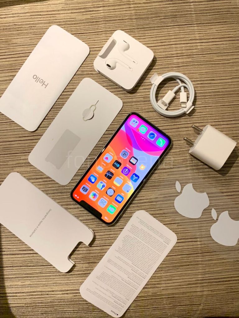 iPhone 11, iPhone 11 Pro, and iPhone 11 Pro Max Official Apple Cases -  Unboxing and Review 