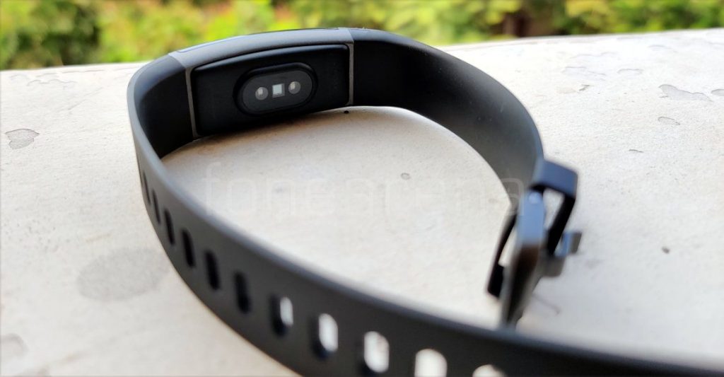 Realme band Review — Capable fitness band with heart rate sensor at Rs ...