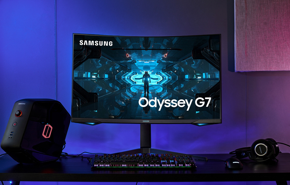 Samsung G7 27 next to G7 32 inch - for those curious. Comparing starting  today. : r/Monitors