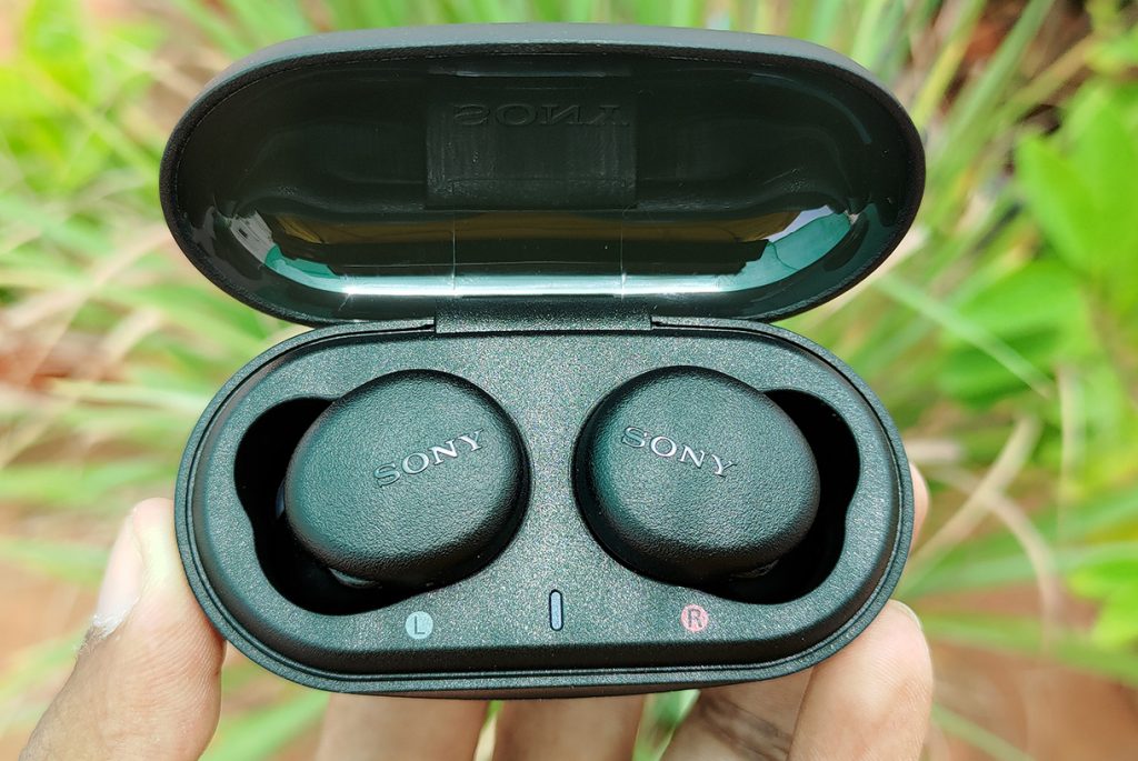 Sony earbuds best sale xb700 review