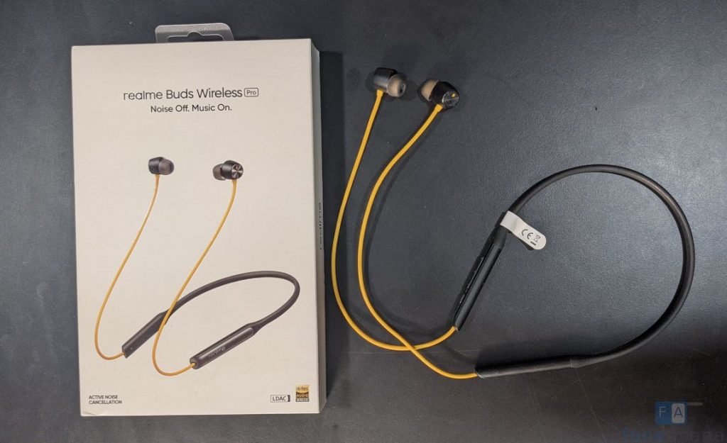 Realme wireless best sale bluetooth headphones