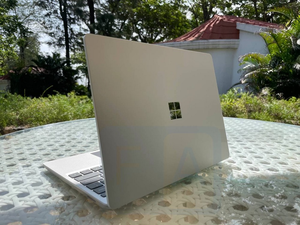 surface laptop go touchscreen