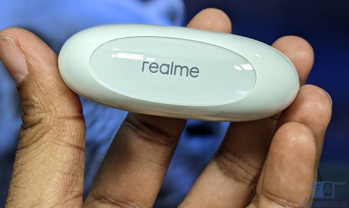 realme Buds Air 3 appeared on live photos: blue color and unusual design  of the charging case