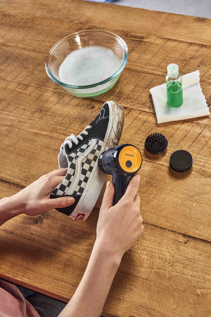 https://images.fonearena.com/blog/wp-content/uploads/2022/08/Philips-Sneaker-Cleaner-PIU-Vertical-with-accessories-water-soap-683x1024.jpeg