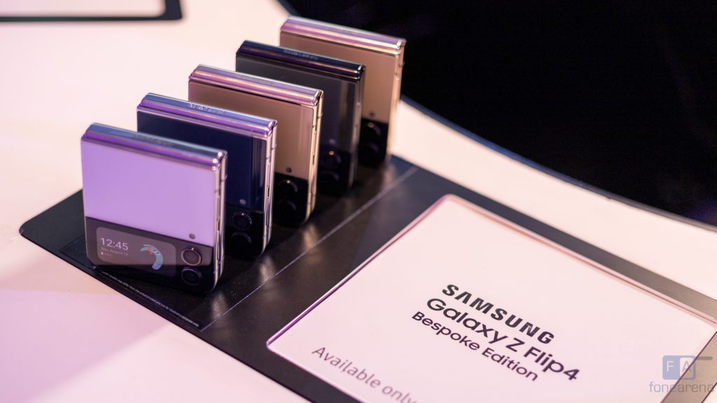Samsung Galaxy Z Flip 4: What's in the box? - PhoneArena