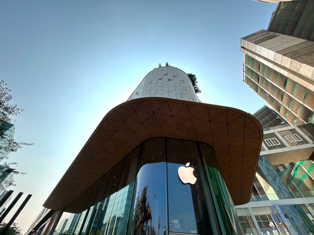 India's Tata Group to open 100 exclusive Apple stores -report, tata store 