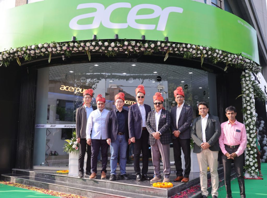 Acer opens first Mega Store Acer Plaza in Ahmedabad