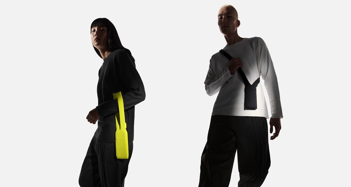 Apple and ISSEY MIYAKE introduce iPhone Pocket limited edition