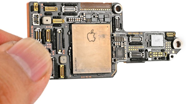iPhone 18 Pro logic board