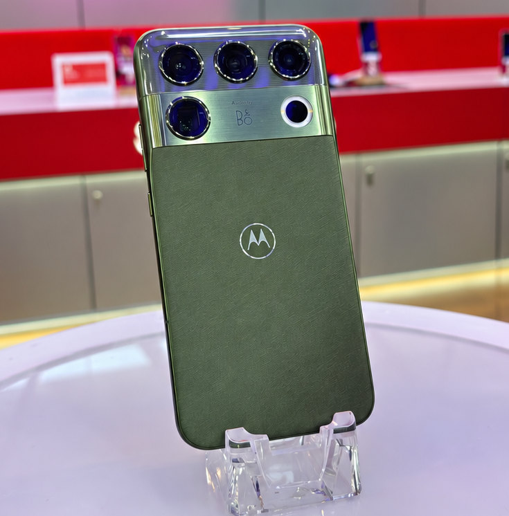 motorola Signature 27 at India Mobile Congress